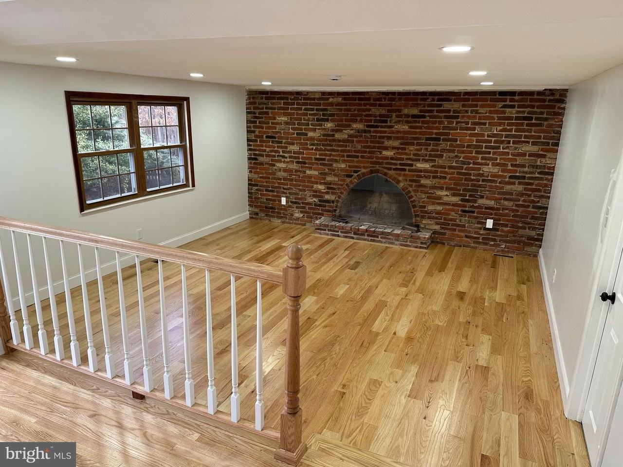 1924 Birchwood Park Dr N - Photo 4 of 7