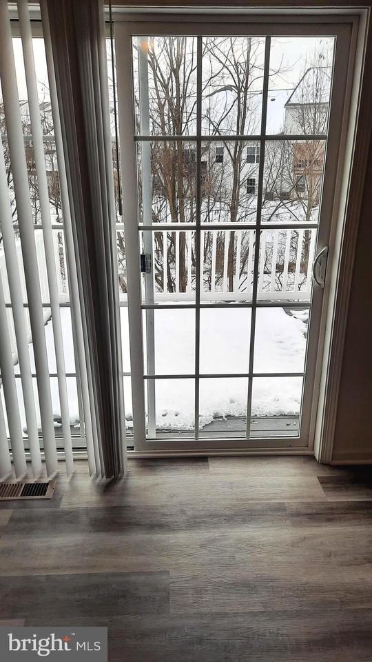 2420 Newtown Dr - Photo 6 of 20