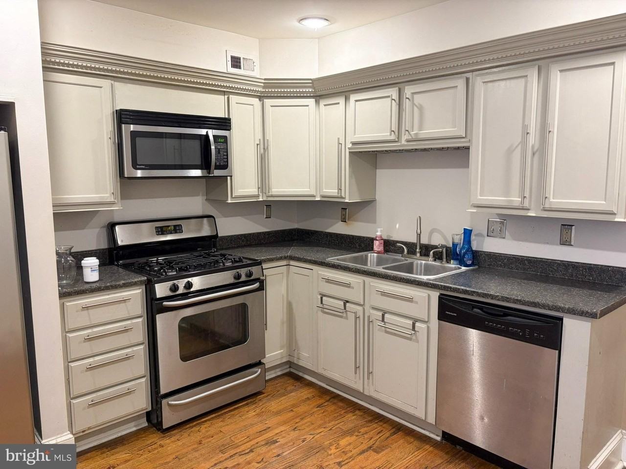 220 1/2 N Duke St - Photo 6 of 16