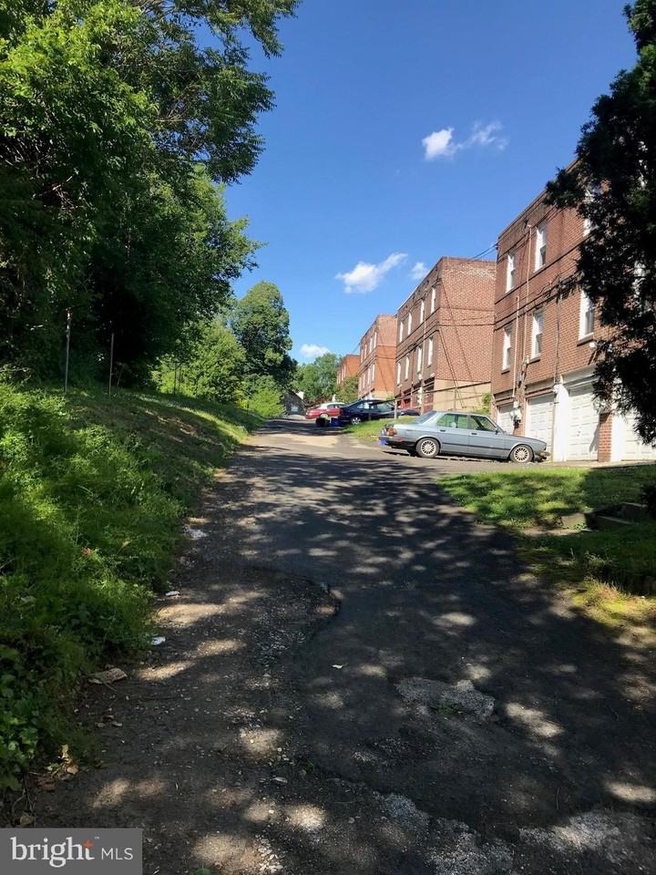 636 W Park Ln 2nd Fl #2ndFL - Photo 4 of 19