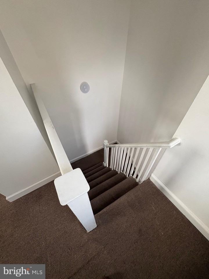 636 W Park Ln 2nd Fl #2ndFL - Photo 7 of 19