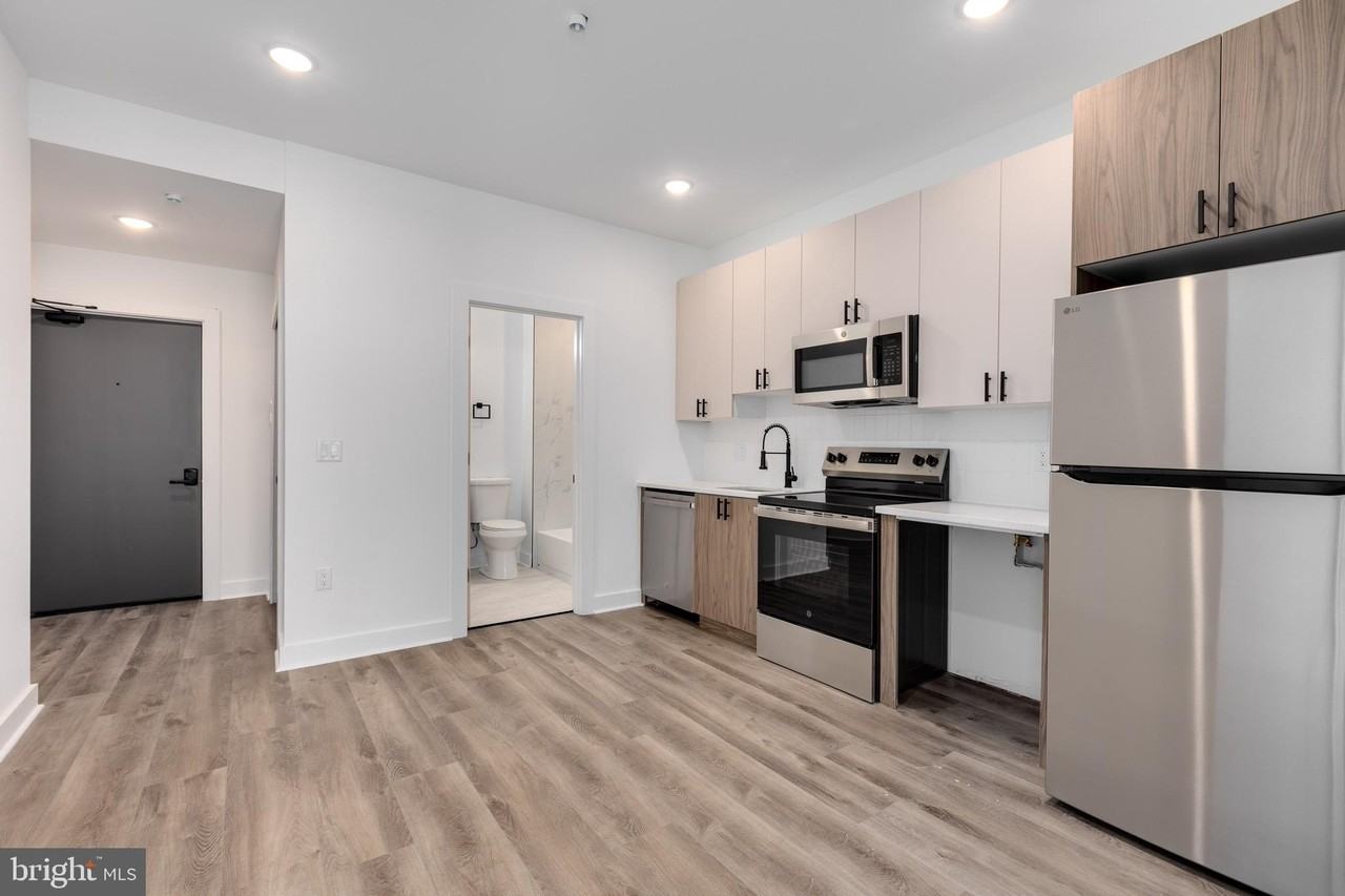 715 W Cumberland St #8