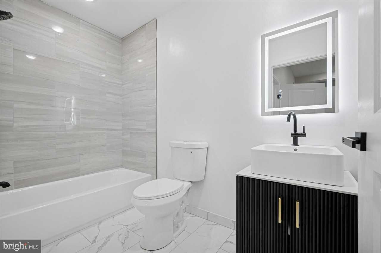 103 N 63rd St Unit 5 #5 - Photo 5 of 10