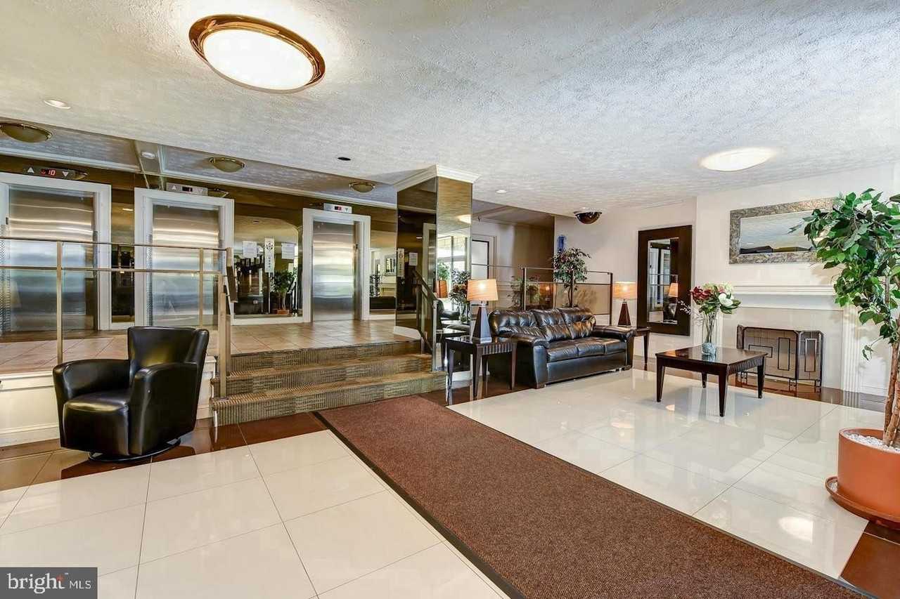 1111 Arlington Blvd Apt 429 #429 - Photo 4 of 8