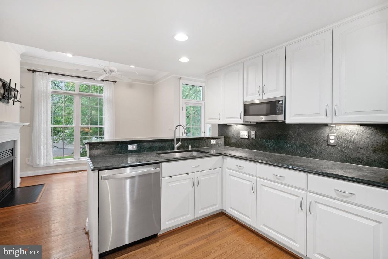 508 S Fayette St - Photo 5 of 46