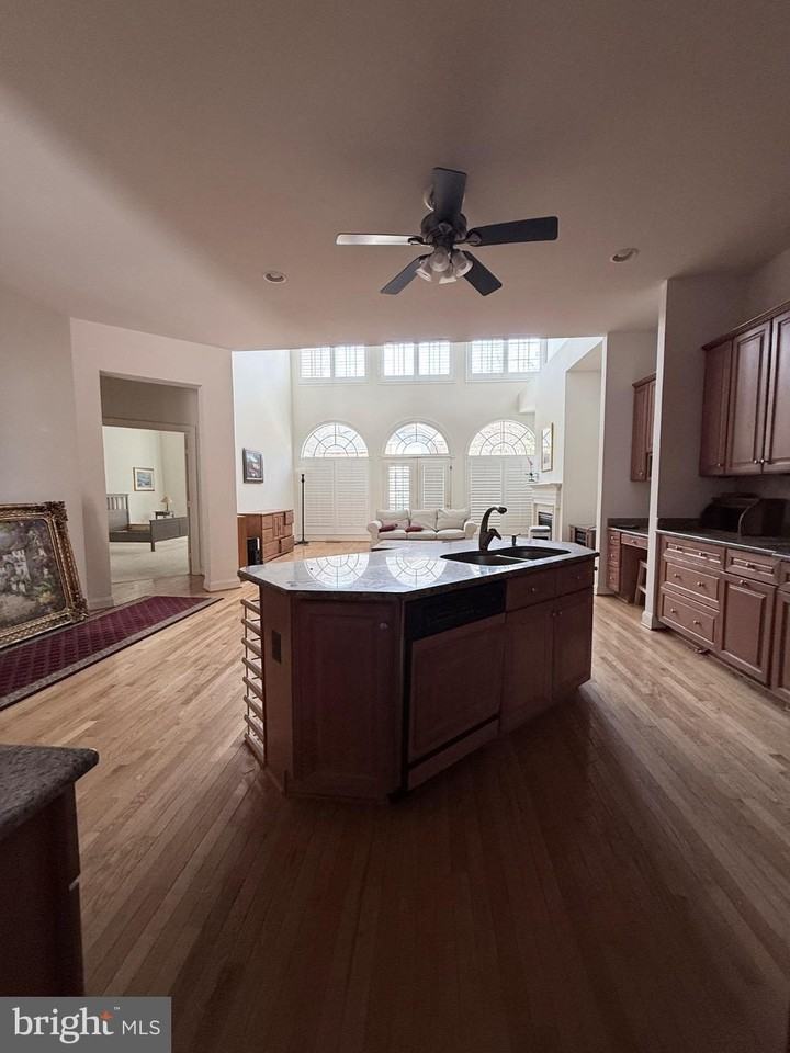 12739 Lady Somerset Ln - Photo 7 of 32