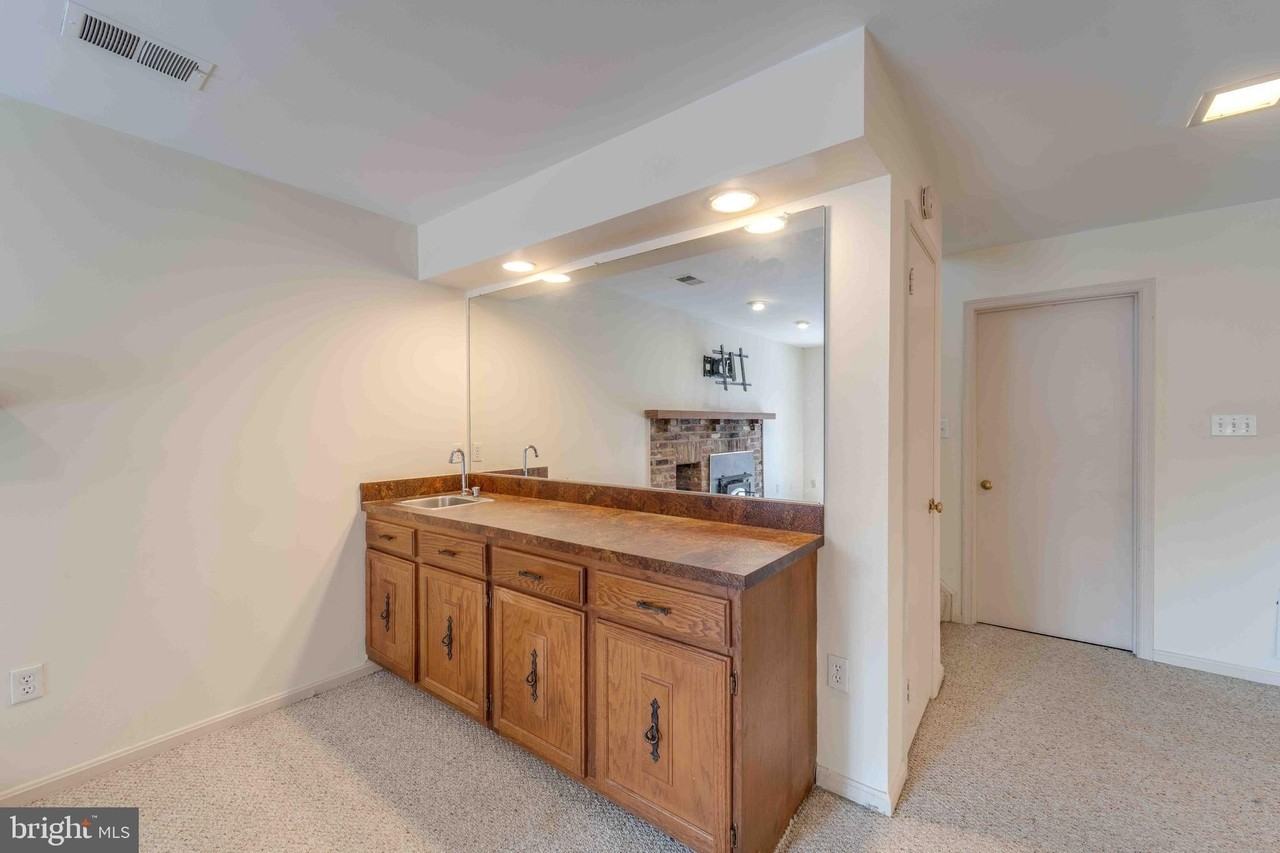 7713 Bristol Square Ct - Photo 5 of 41