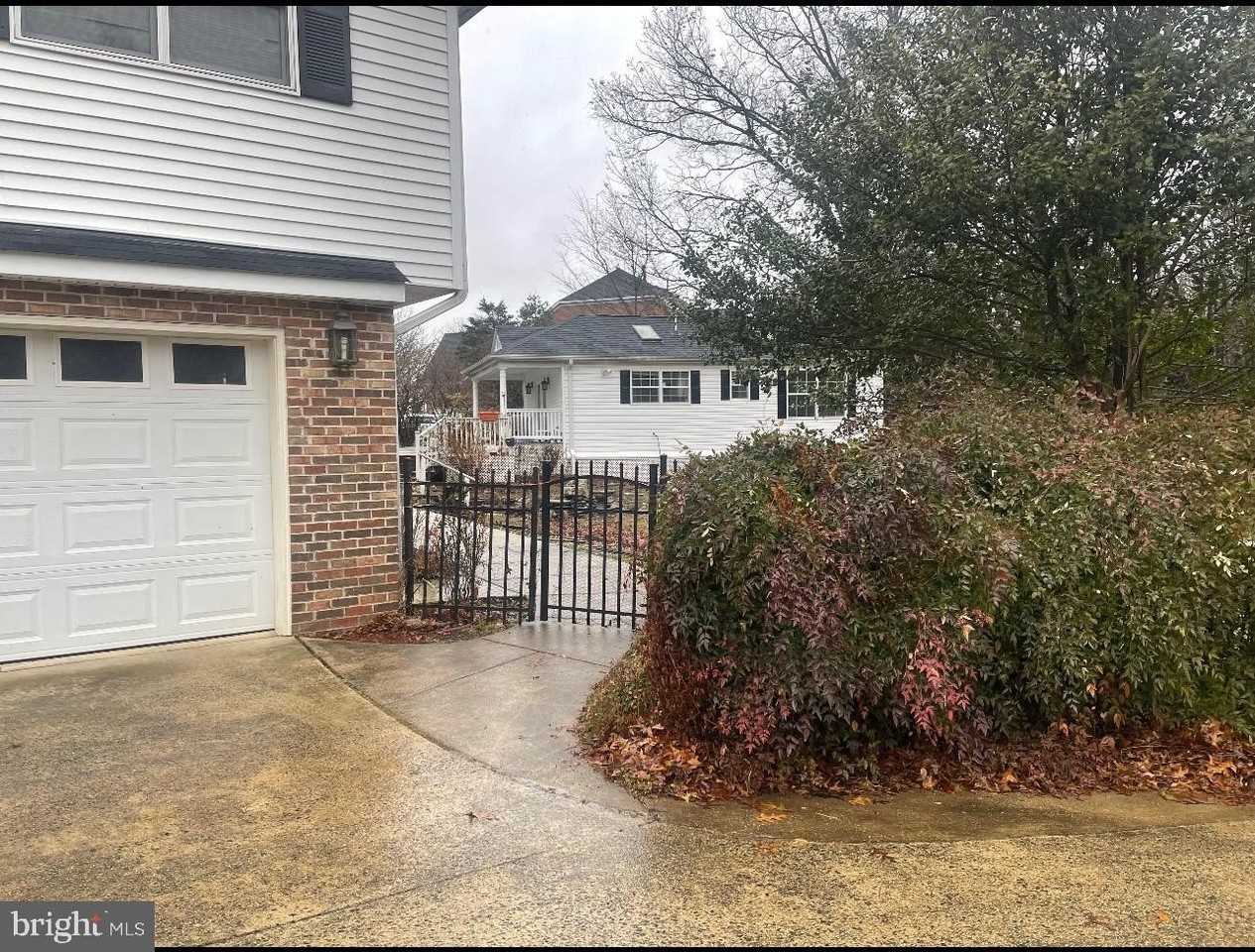 10306 Galpin Ct - Photo 3 of 13