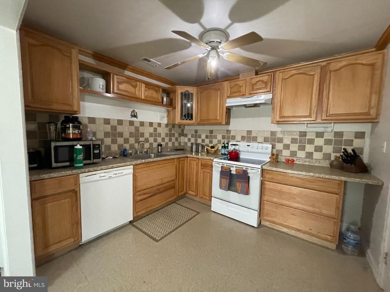 6062 Potomac Dr - Photo 3 of 11