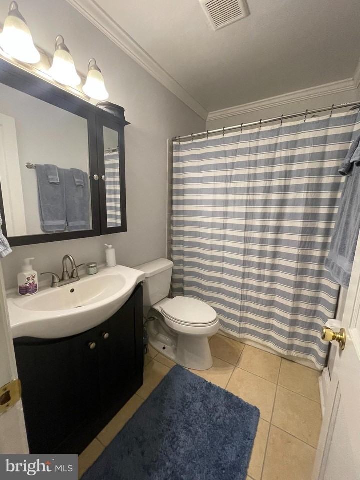 6062 Potomac Dr - Photo 7 of 11