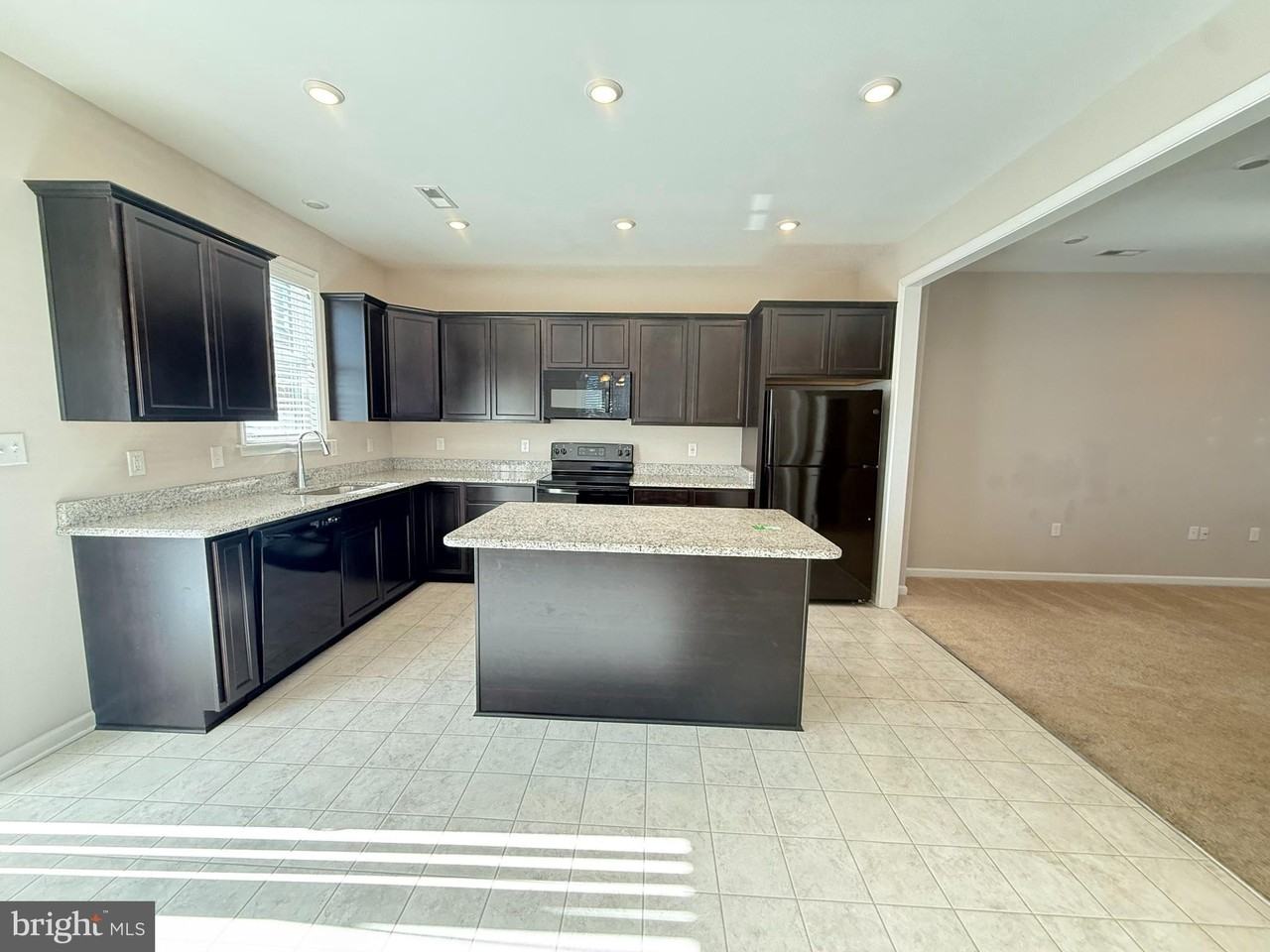 217 Brooks Cir - Photo 3 of 9