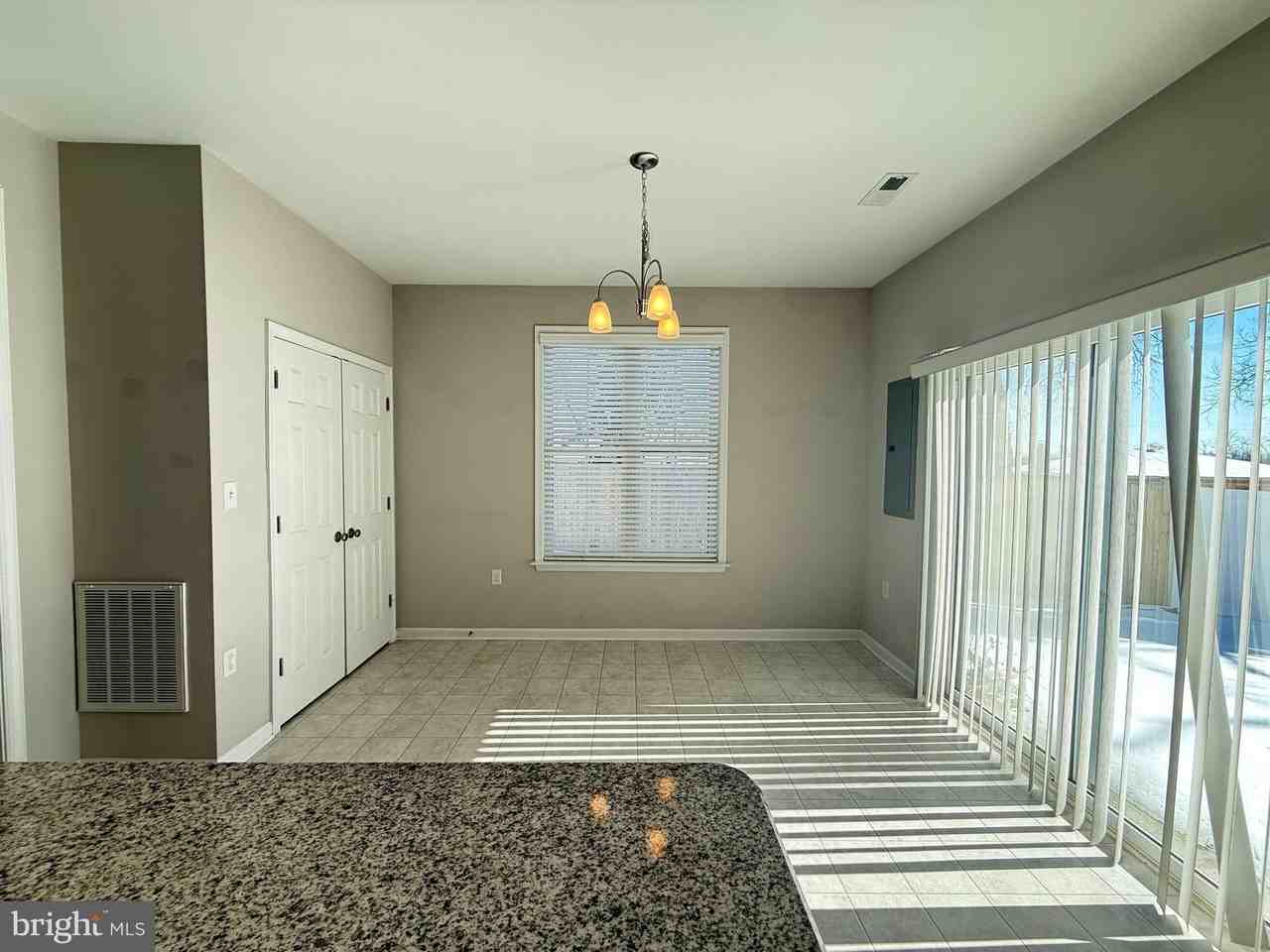 217 Brooks Cir - Photo 4 of 9