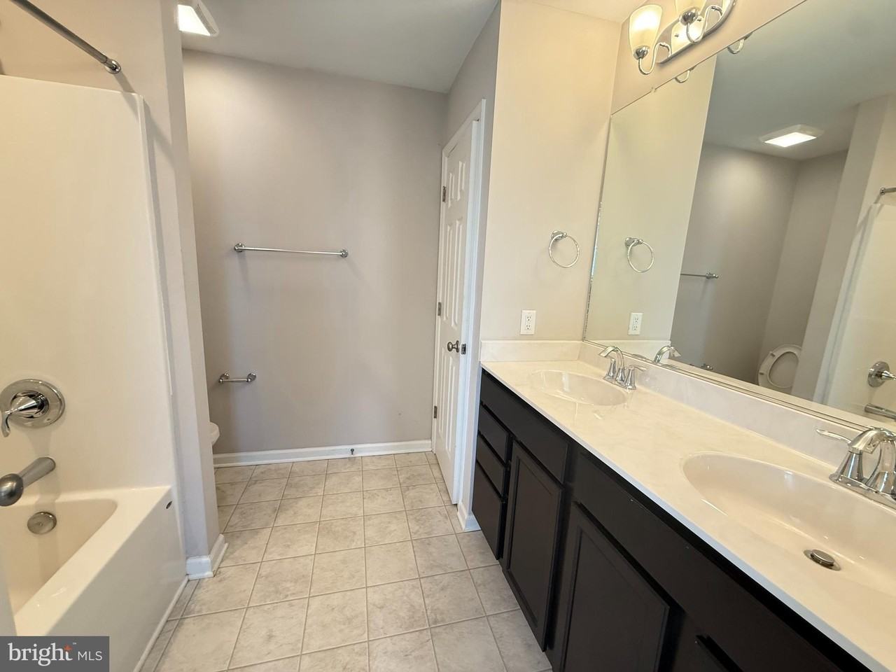 217 Brooks Cir - Photo 6 of 9