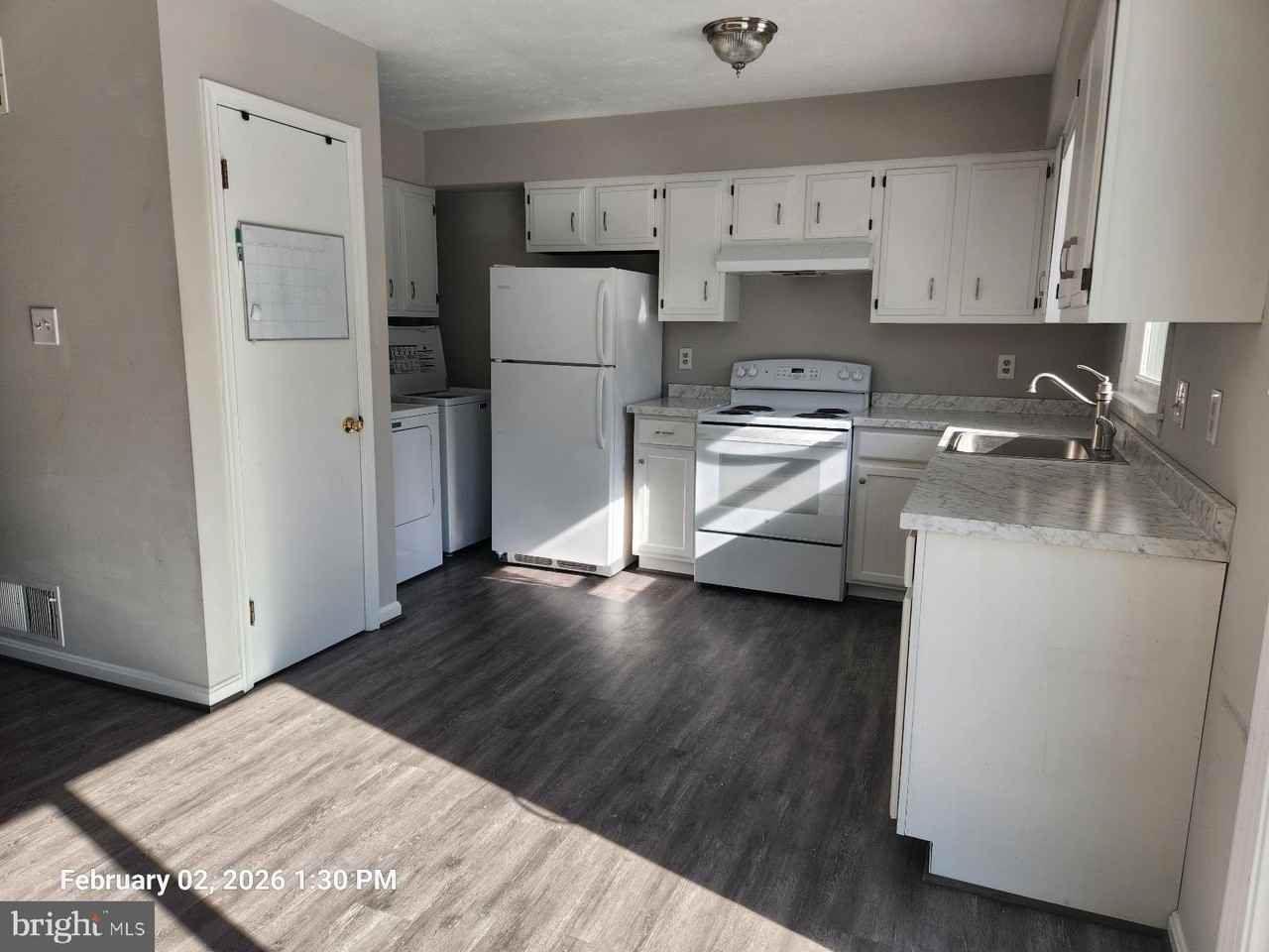 1329 Robinhood Ln - Photo 4 of 8