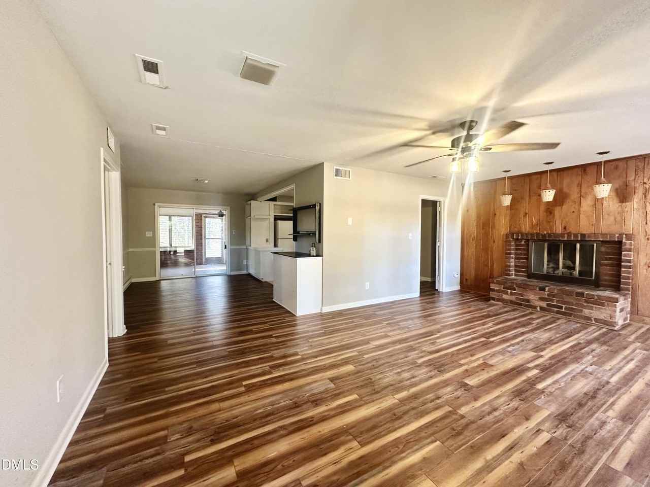 405 N Main St - Photo 6 of 21