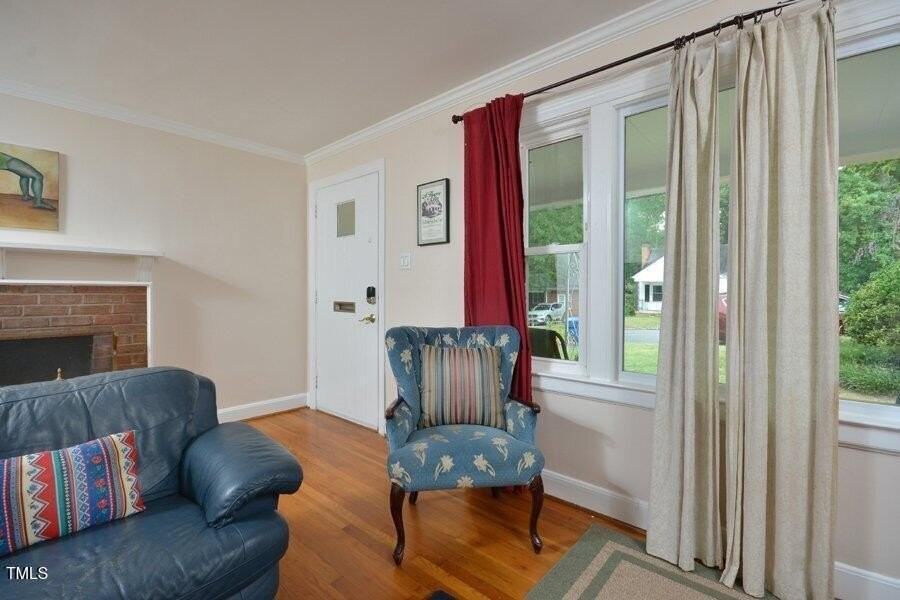 812 W Knox St - Photo 5 of 34