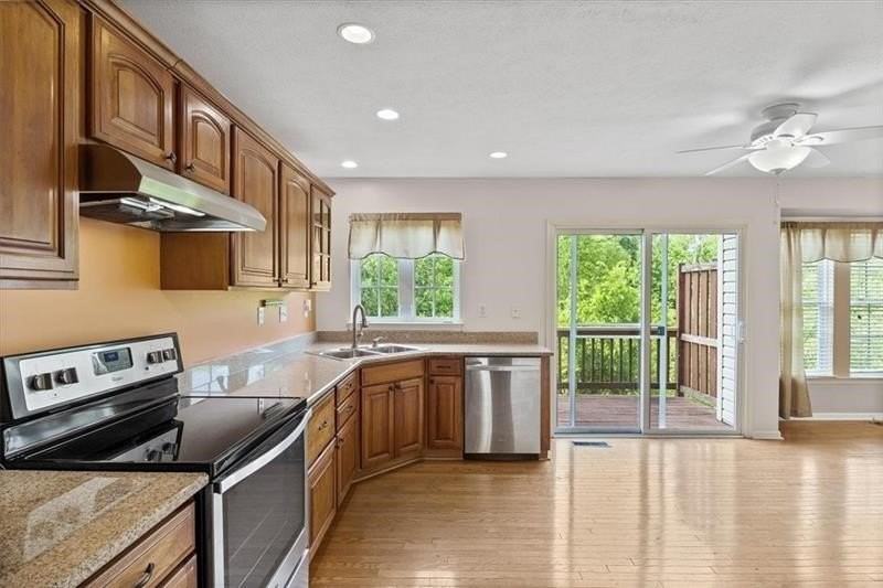 6330 Oyster Bay Ct - Photo 3 of 24