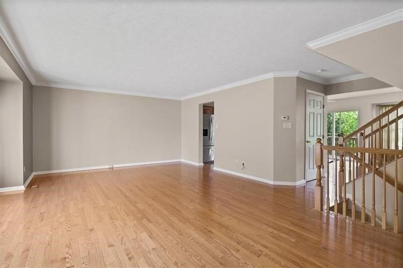 6330 Oyster Bay Ct - Photo 4 of 24