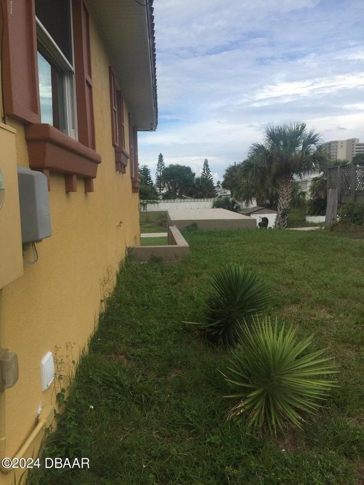 2055 S Peninsula Dr - Photo 7 of 42