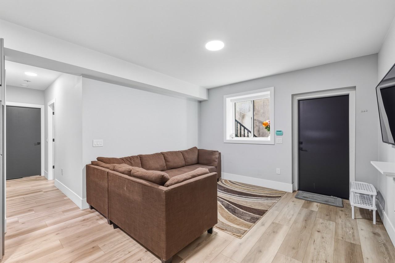 18751 54 Avenue - Photo 3 of 12