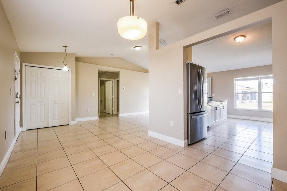 870 Jarnac Dr - Photo 7 of 20