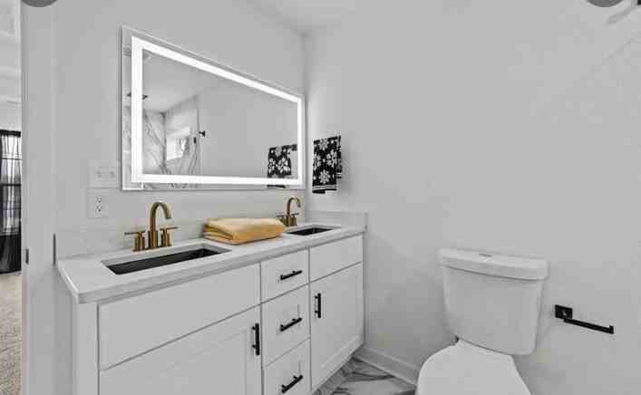 621 44th St - Photo 4 of 10