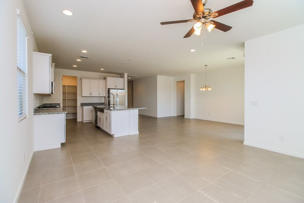 5647 W Walatowa St - Photo 5 of 19