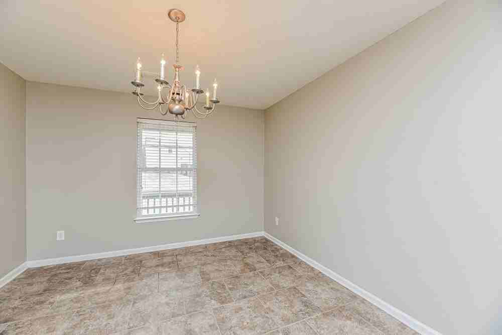 163 Lyndhurst Dr - Photo 5 of 17