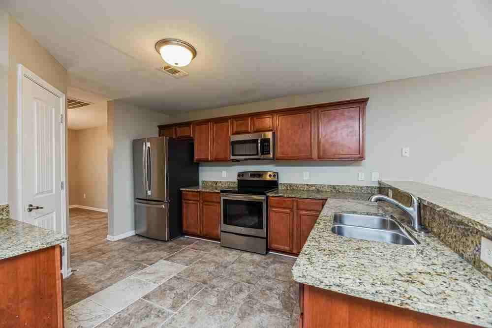 163 Lyndhurst Dr - Photo 7 of 17