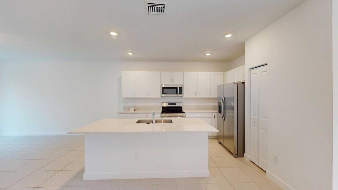 Hollister Ave - Photo 3 of 17