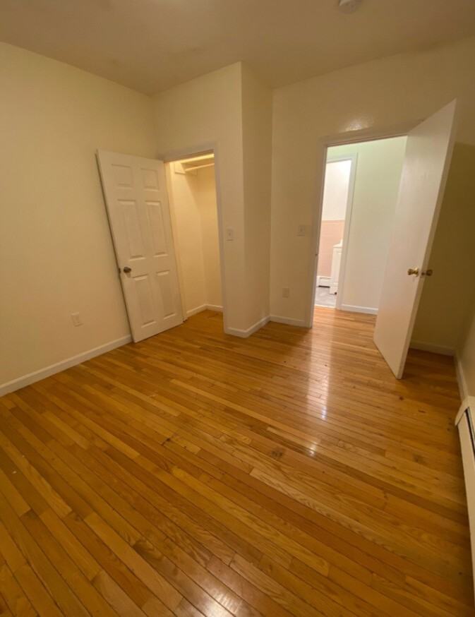 147 Chelsea St #1R - Photo 5 of 8