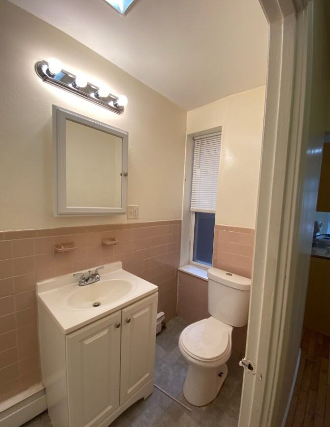 147 Chelsea St #1R - Photo 6 of 8