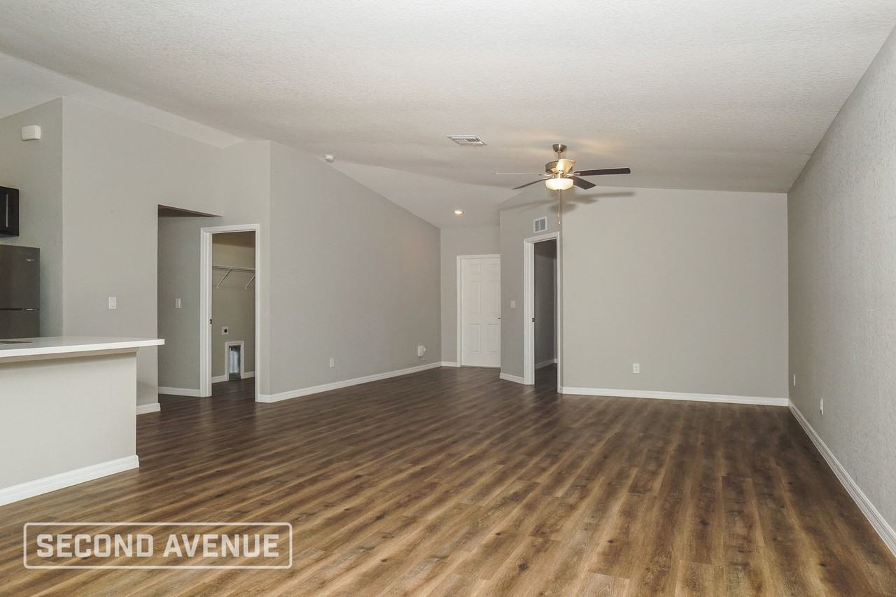 105 Sherbourne St - Photo 4 of 24