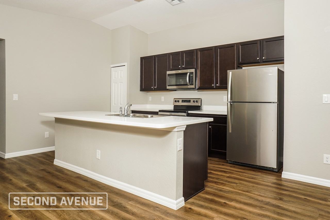 105 Sherbourne St - Photo 6 of 24