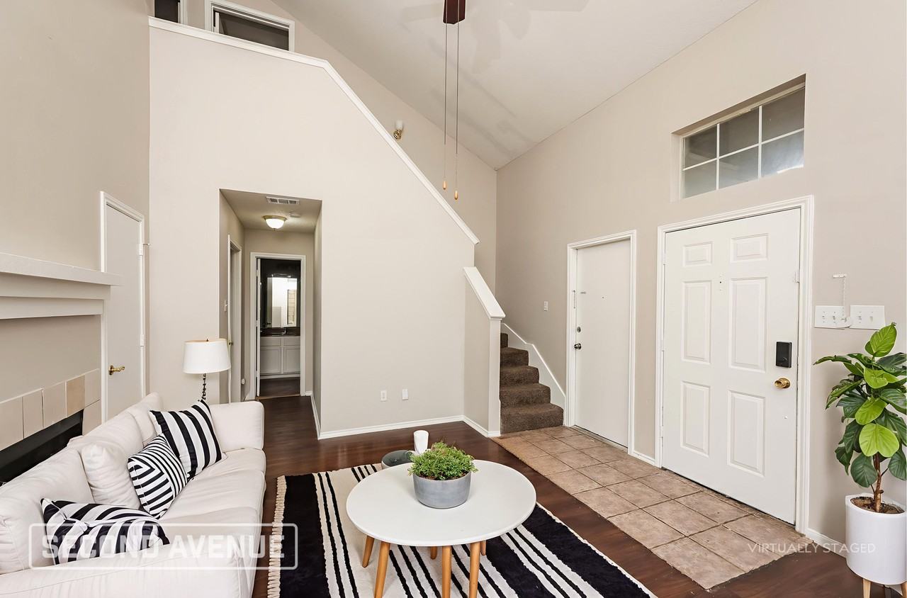 12931 Parker Ct - Photo 2 of 29