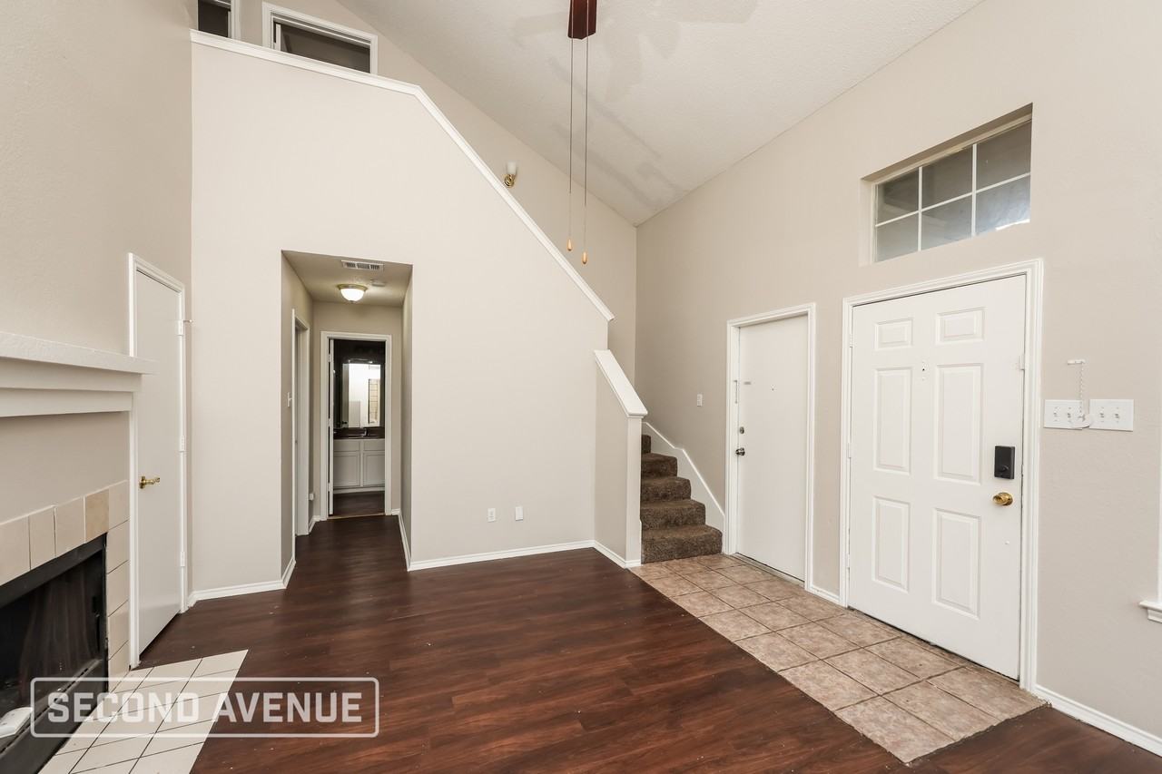 12931 Parker Ct - Photo 4 of 29