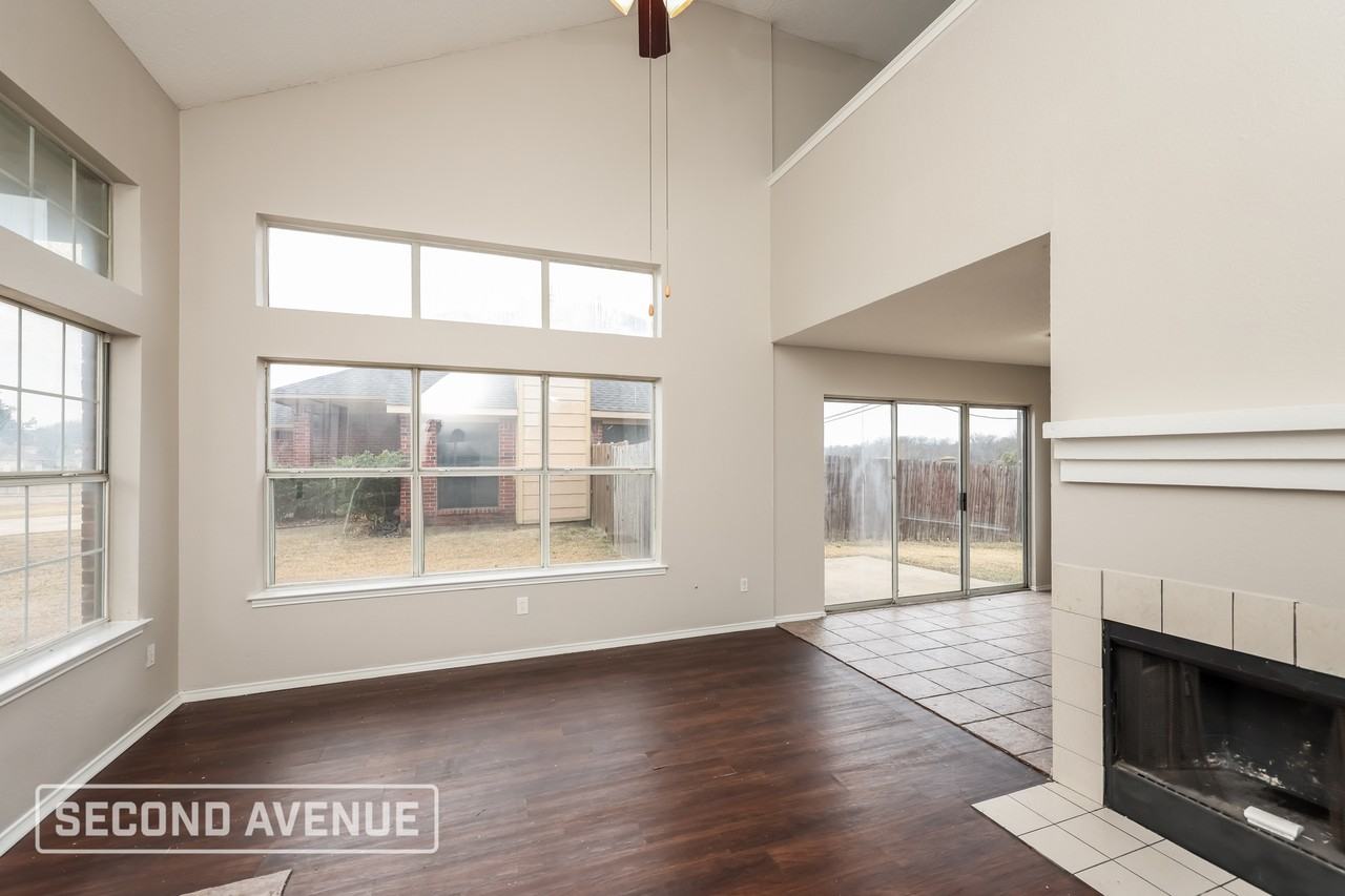 12931 Parker Ct - Photo 5 of 29