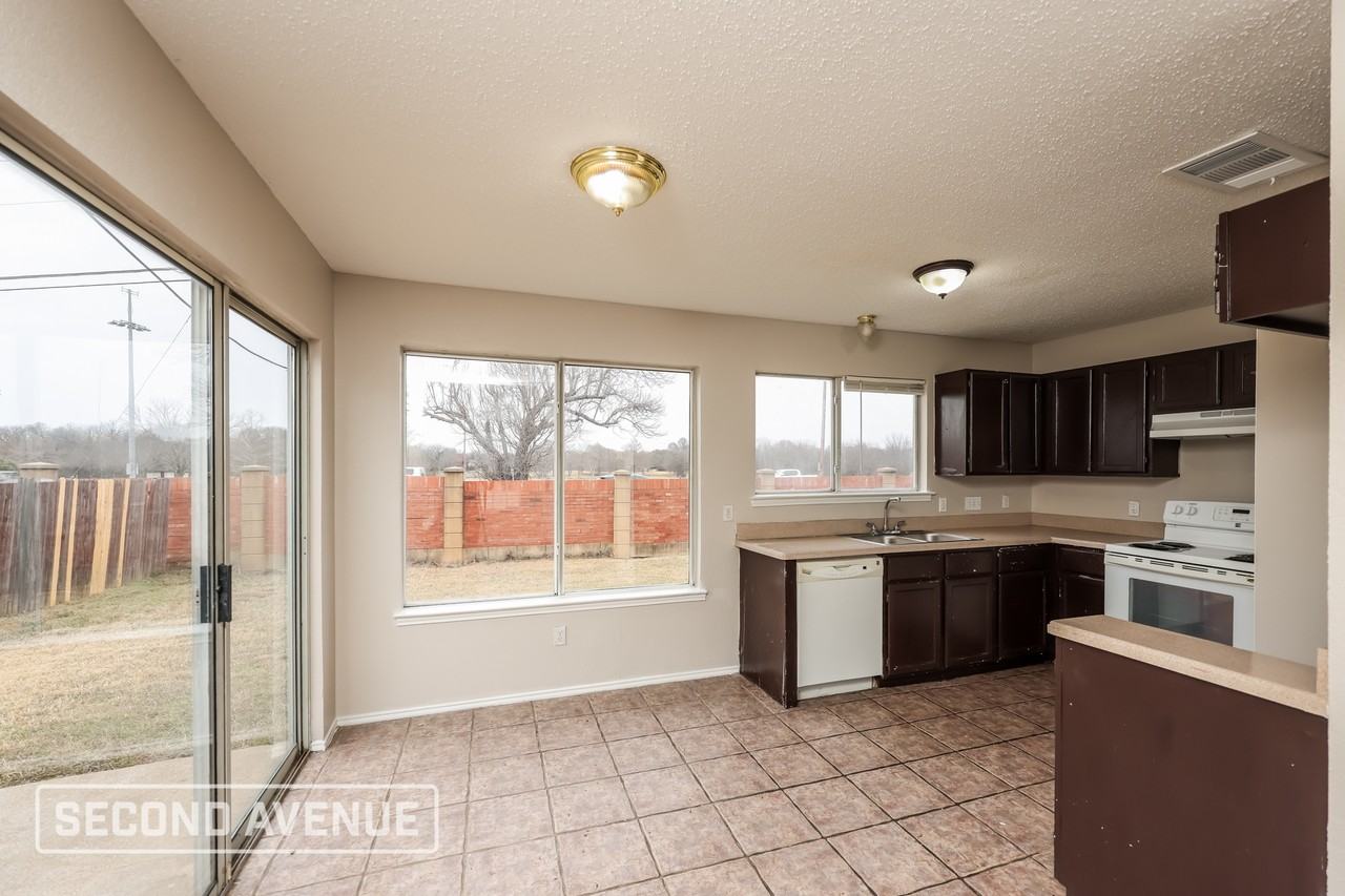 12931 Parker Ct - Photo 6 of 29