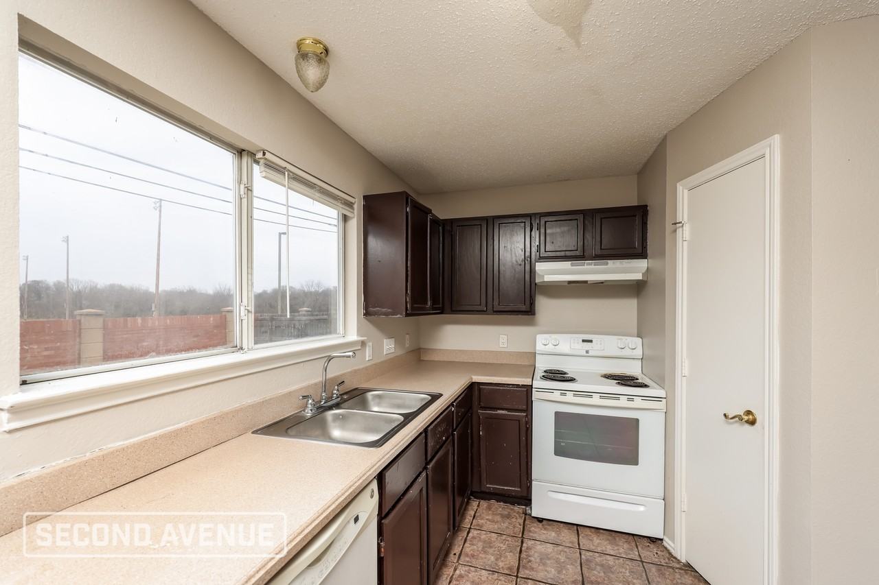 12931 Parker Ct - Photo 7 of 29