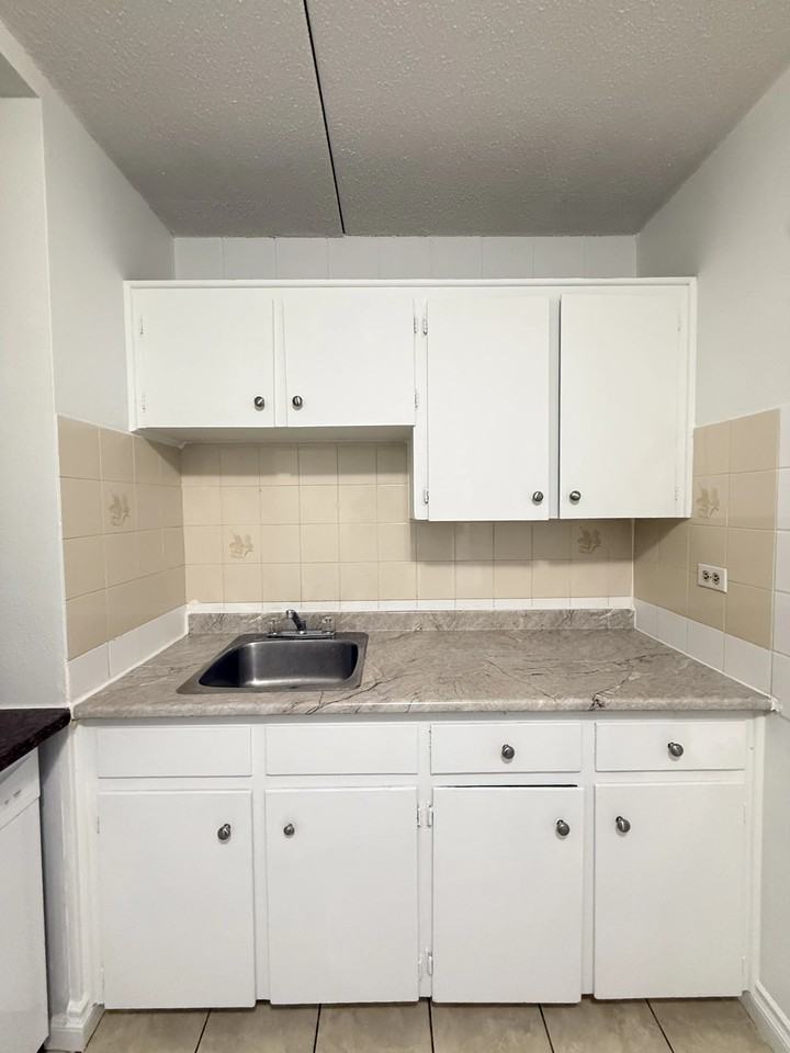 Hillsboro Place - Photo 3 of 22