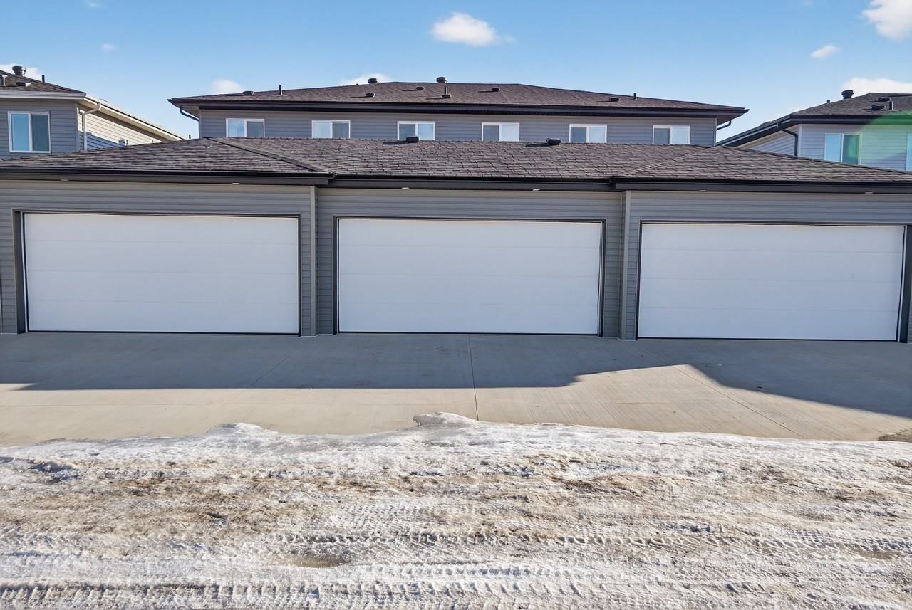 231 Pacific Drive Main Floor - Photo 3 of 28