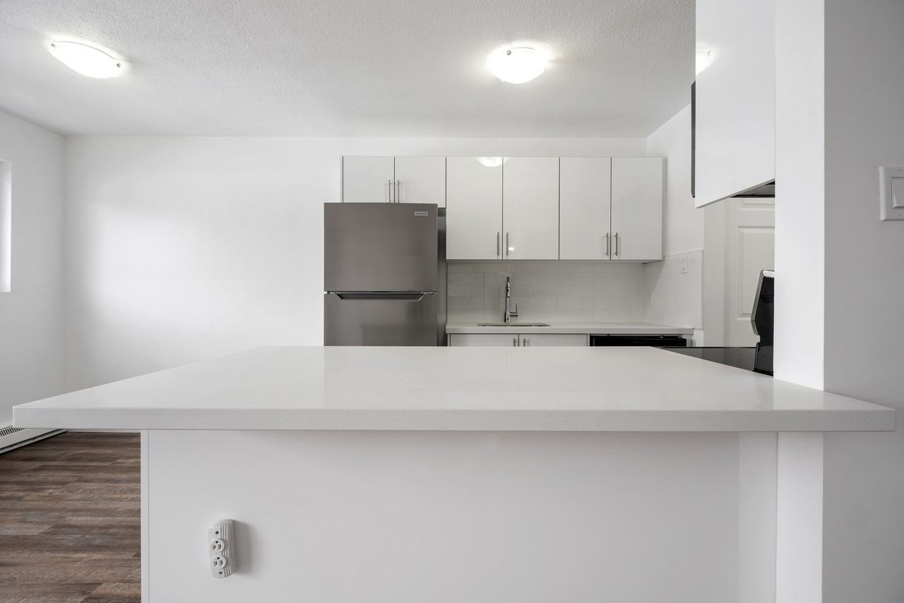 94 Beck Apartments - Photo 6 of 13