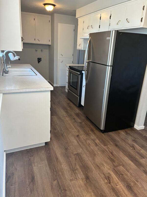 1212 13th St - Photo 2 of 10