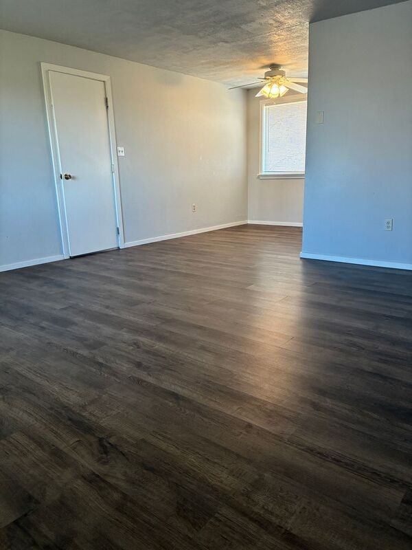 1212 13th St - Photo 4 of 10