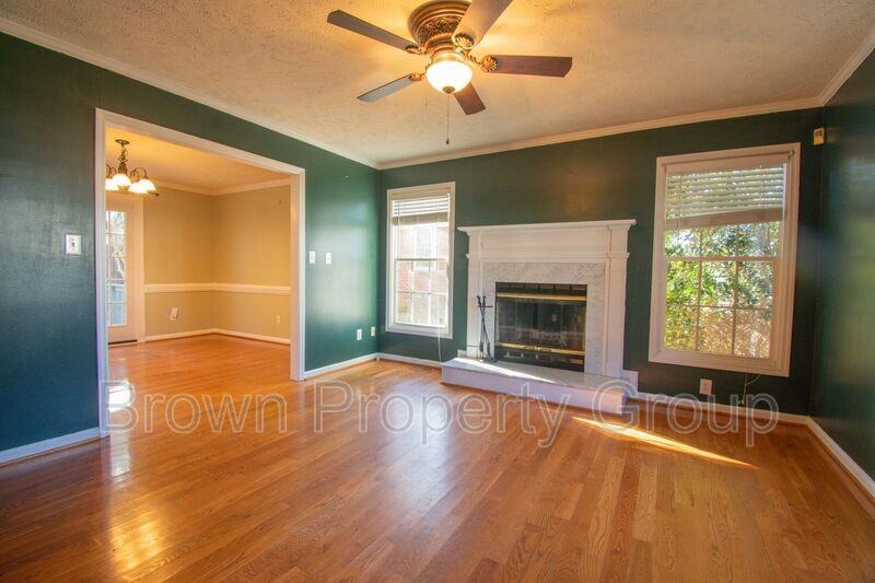 725 Connaly Dr - Photo 3 of 24