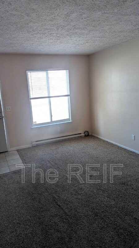 721 Peachtree Pl - Photo 2 of 8