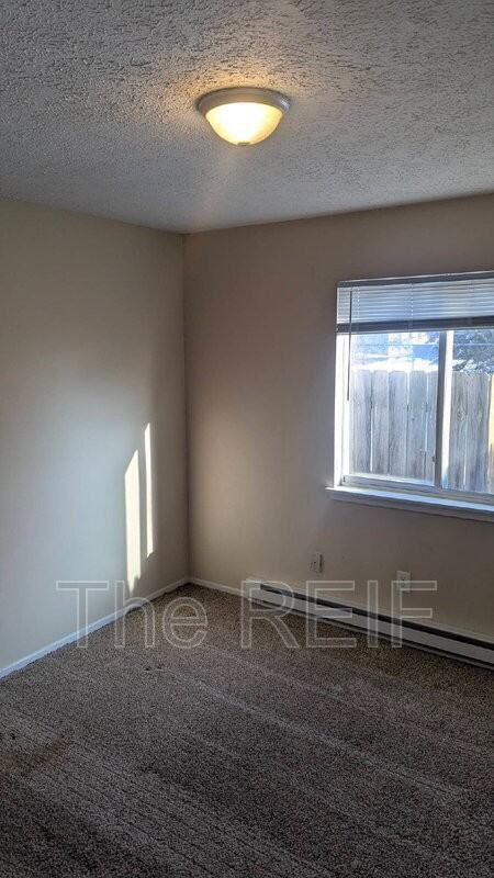 721 Peachtree Pl - Photo 3 of 8