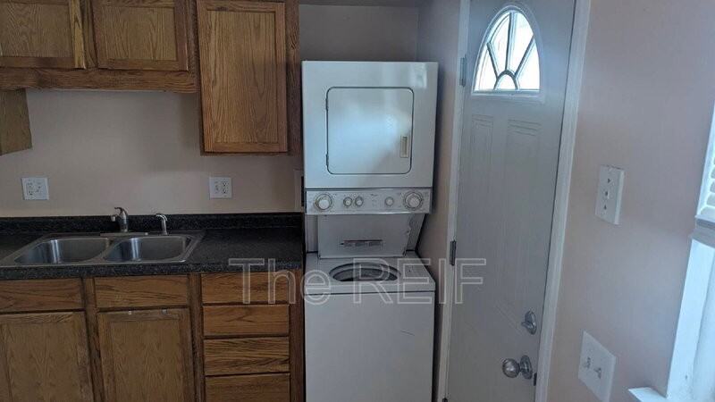 721 Peachtree Pl - Photo 7 of 8