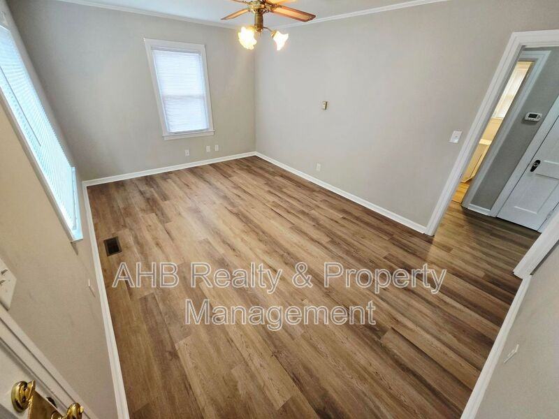 1218 Franklin St - Photo 2 of 13