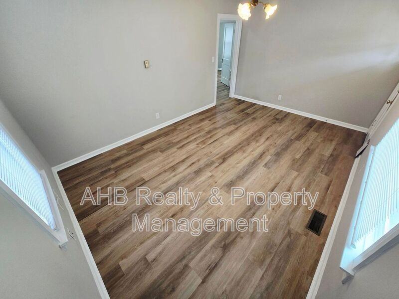 1218 Franklin St - Photo 3 of 13